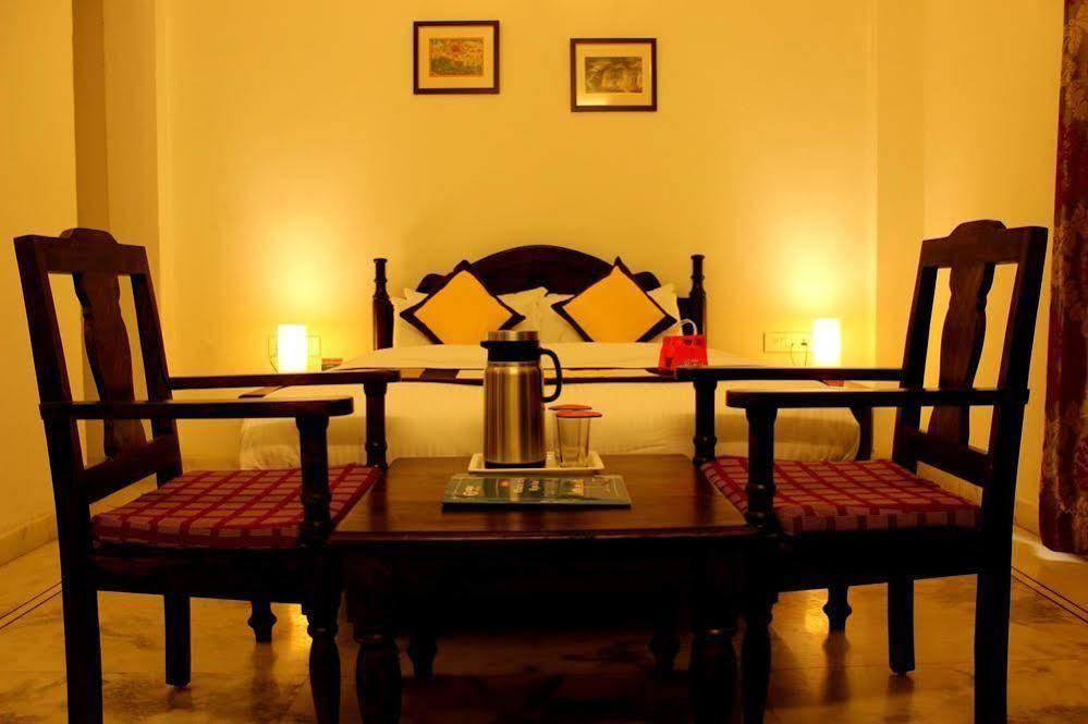 Oyo 1159 Hotel Chandra Prakash Udaipur Eksteriør bilde